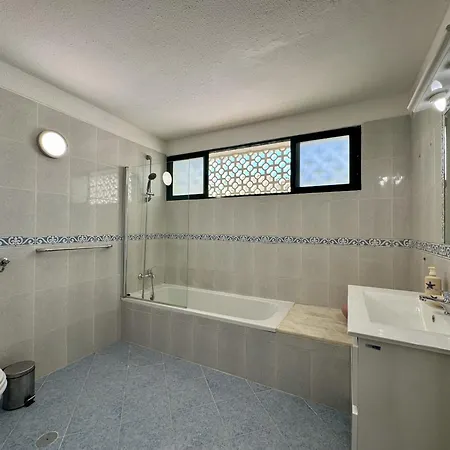 Lägenhet Browns With Pool By Homing